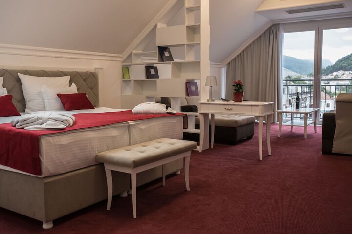 Room 3 of 32