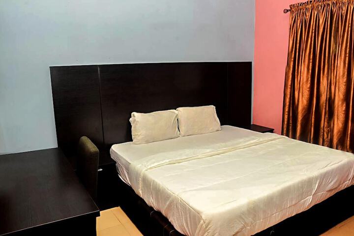 Room 4 of 5