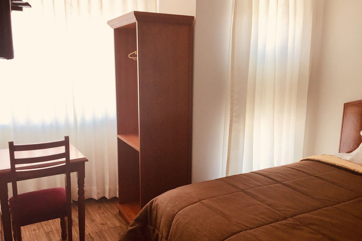 Room 8 of 9