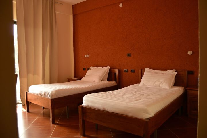 Room 7 of 75