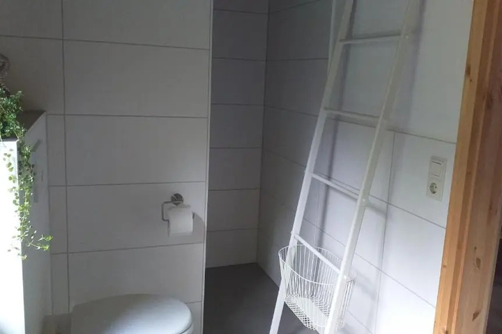 Room 9 of 13