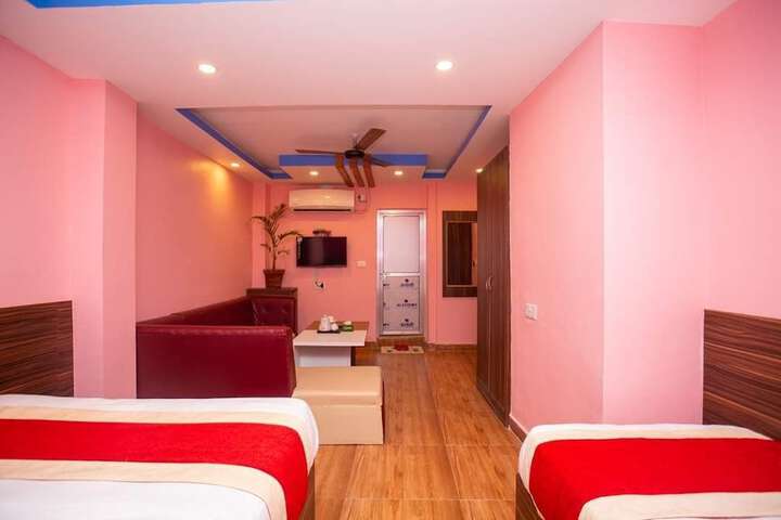 Room 6 of 15