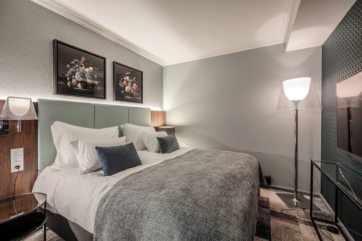 Room 14 of 115