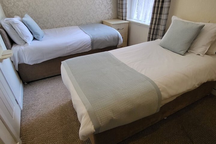 Room 9 of 31