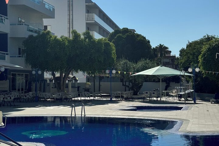 Hotel Pool