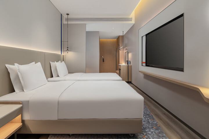 Room 8 of 79