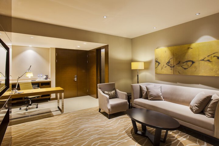 Room 4 of 107