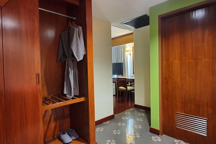 Room 35 of 88