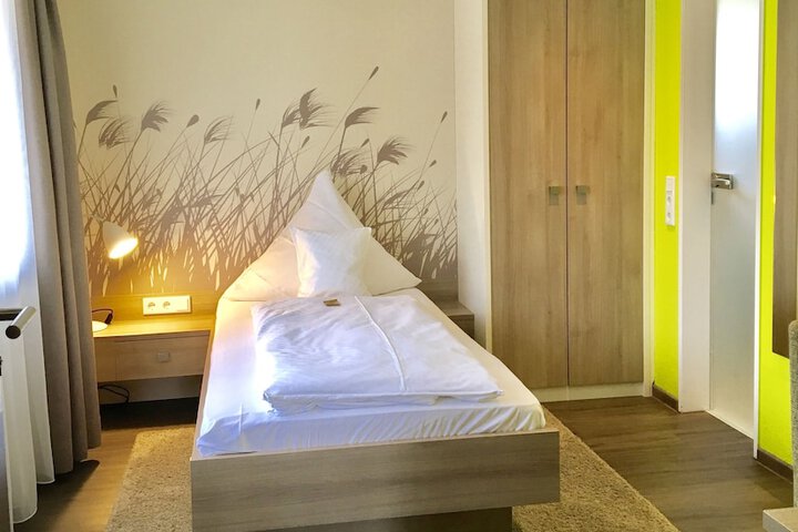 Room 4 of 19