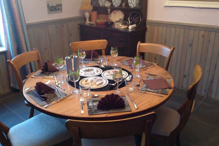 Dining 7 of 18