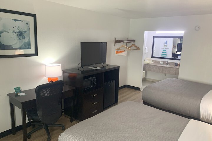 2 Queen Beds (5 of 27)
