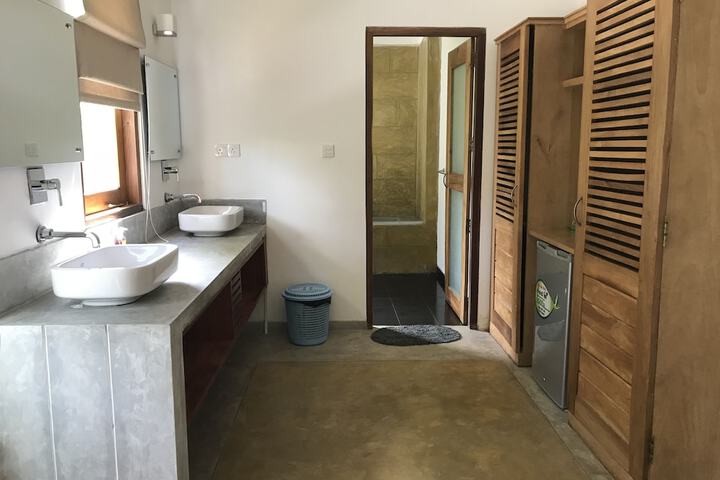 Room 28 of 63