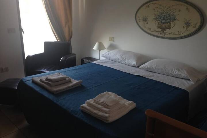Room 6 of 12