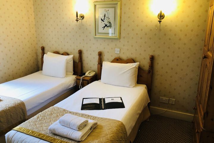 Room 10 of 31