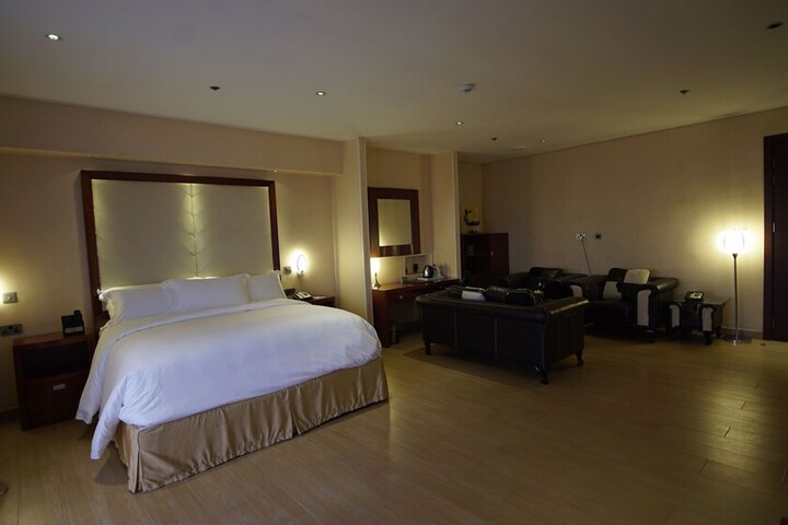 Room 16 of 60