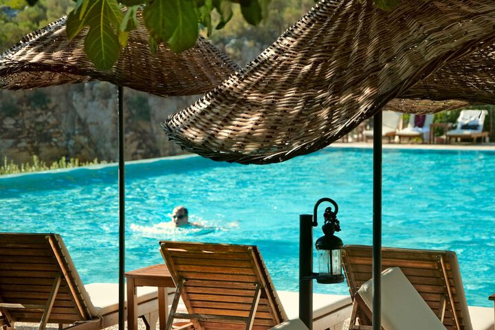 Hotel Pool
