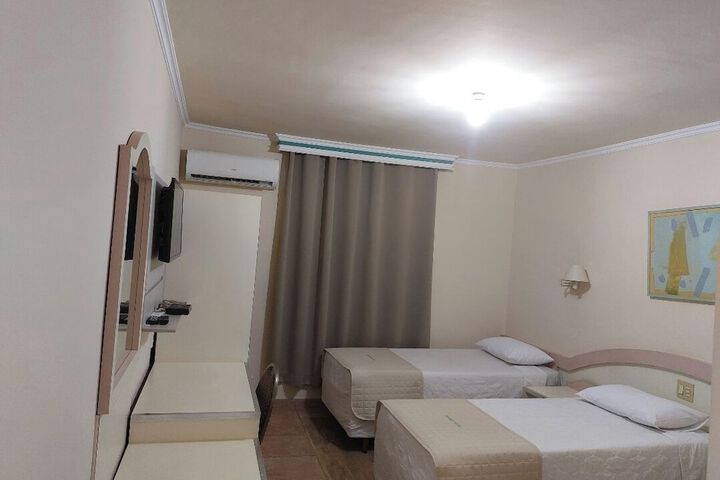 Room 8 of 27