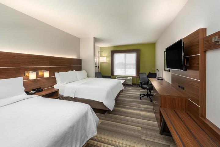 Standard | King Bed (3 of 18)