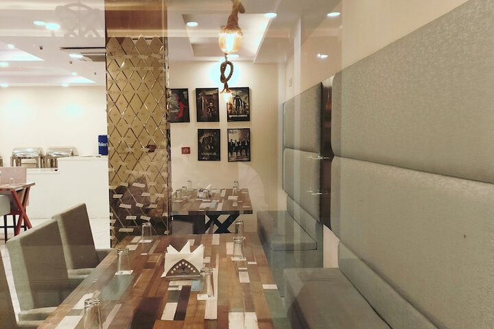 Dining 76 of 98