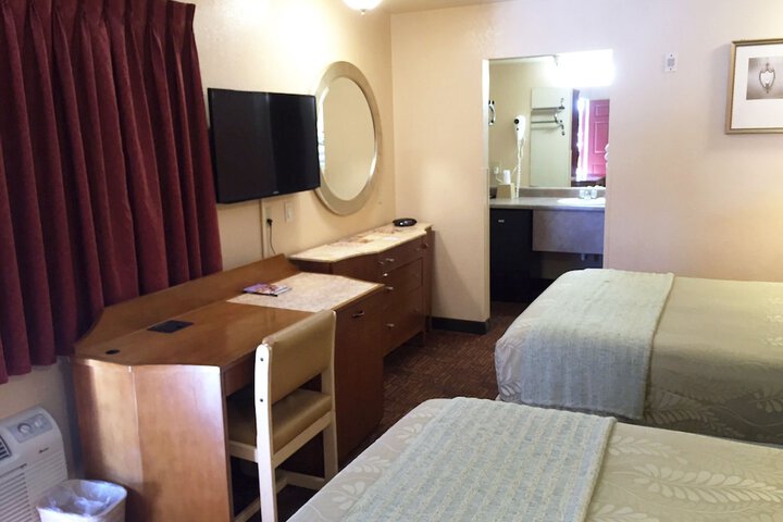 2 Queen Beds (12 of 12)