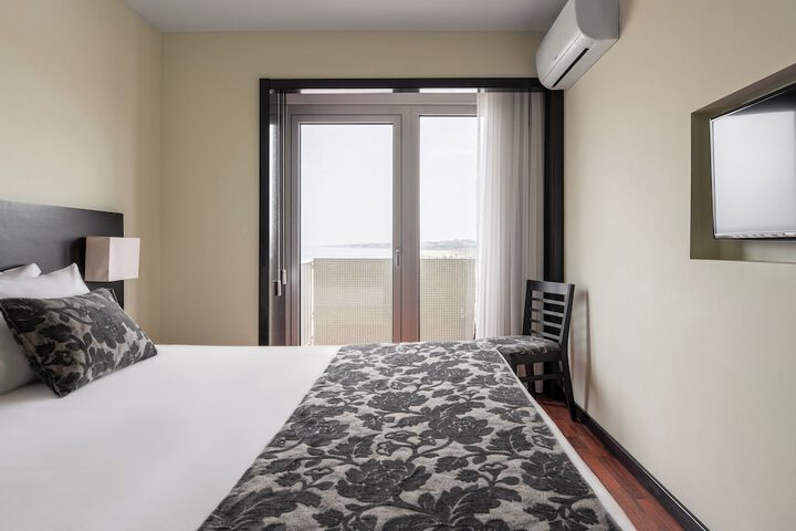 Room 34 of 135