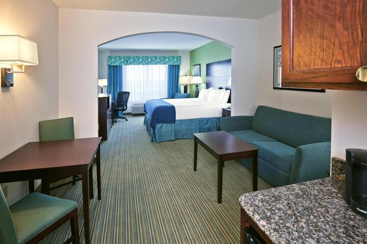 Suite 2 Queen Beds (8 of 10)