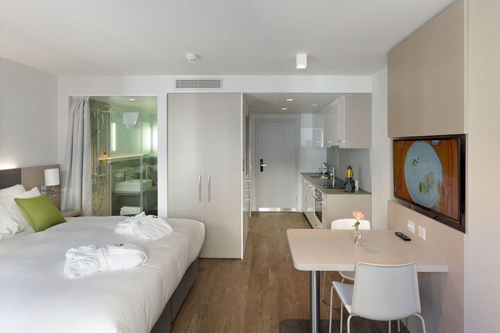 Room 7 of 32