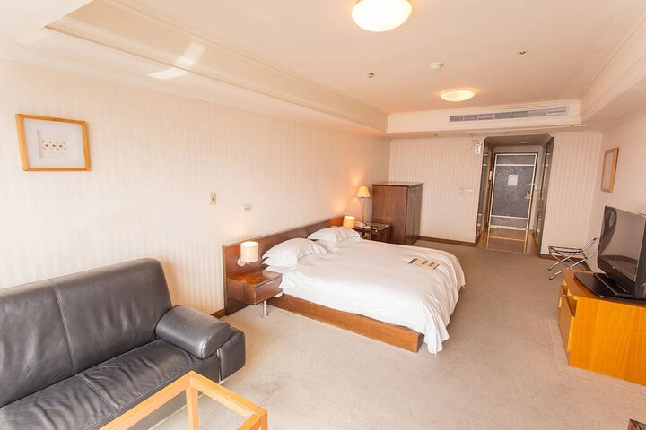 Room 6 of 23