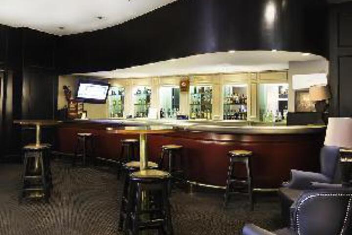 Lounge 12 of 25