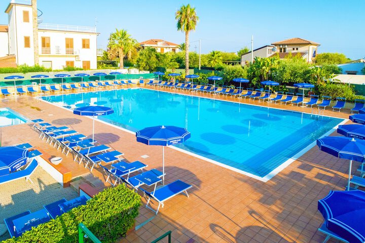 Hotel Pool