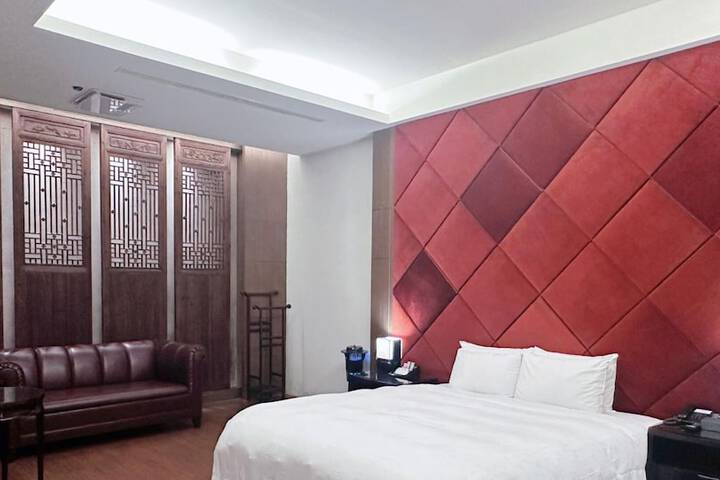Room 35 of 82