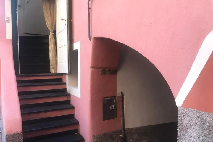 Room 6 of 11