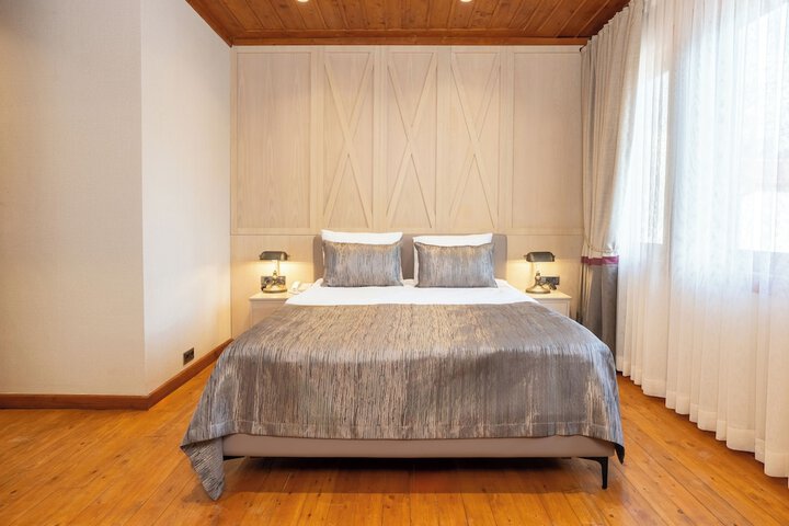Room 6 of 37
