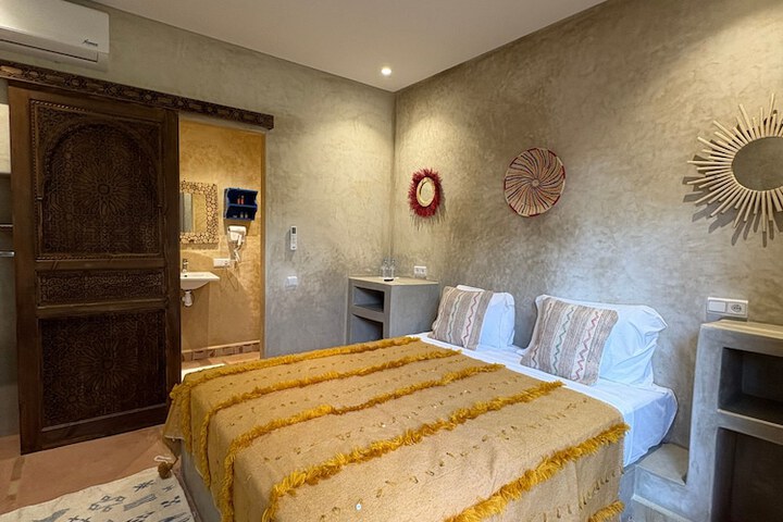 Room 16 of 76