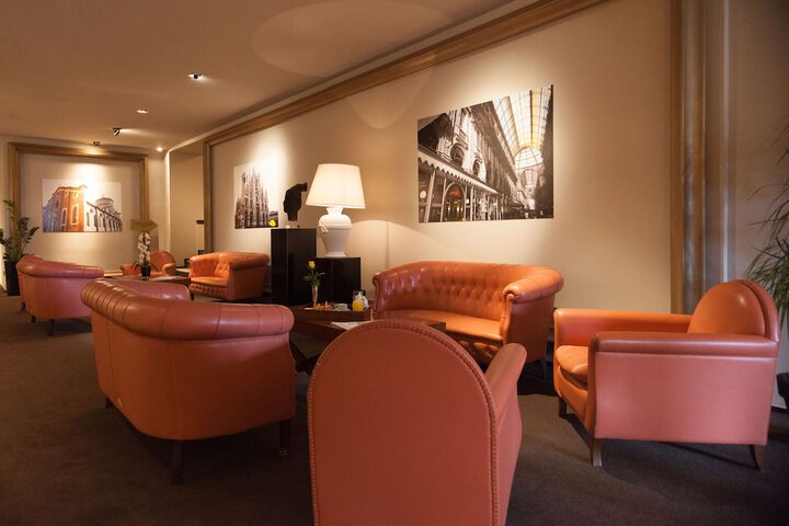 Lounge 81 of 93