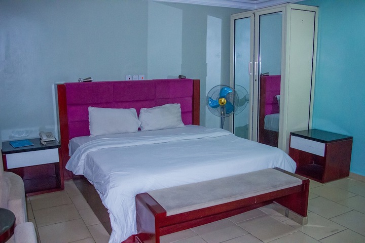 Room 19 of 48