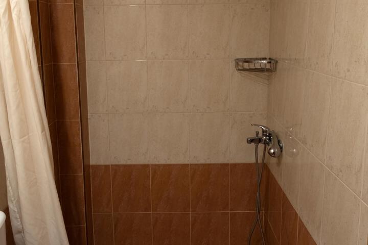 Room 12 of 38