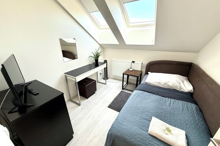 Room 8 of 48