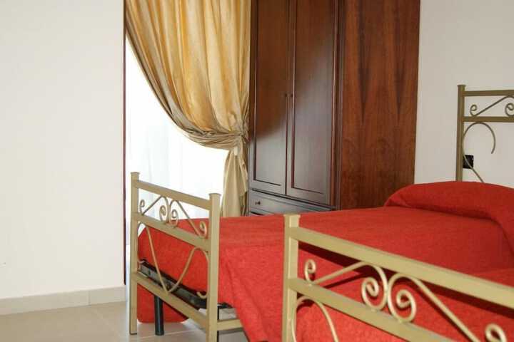 Room 17 of 27