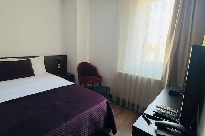 Room 28 of 40