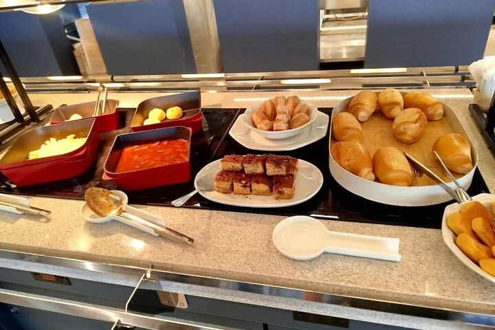 Breakfast/Coffee Service 31 of 37