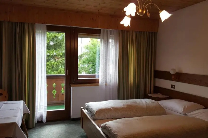 Room 2 of 9