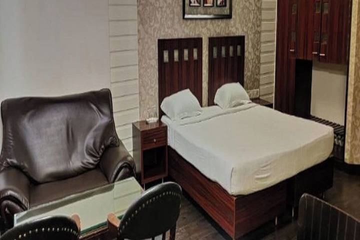 Room 3 of 38