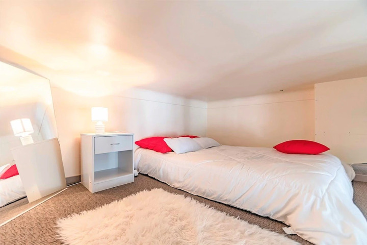 Room 2 of 4