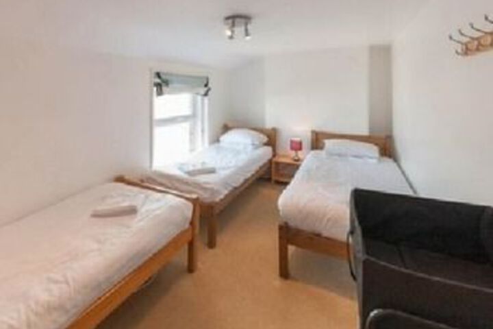 Room 6 of 11