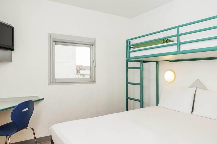 Room 9 of 41