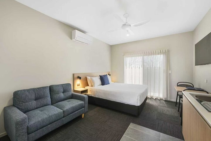 Room 4 of 120