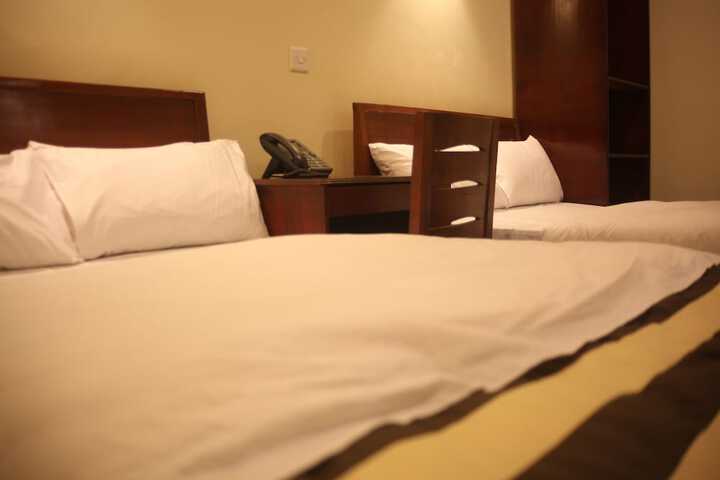 Room 2 of 32