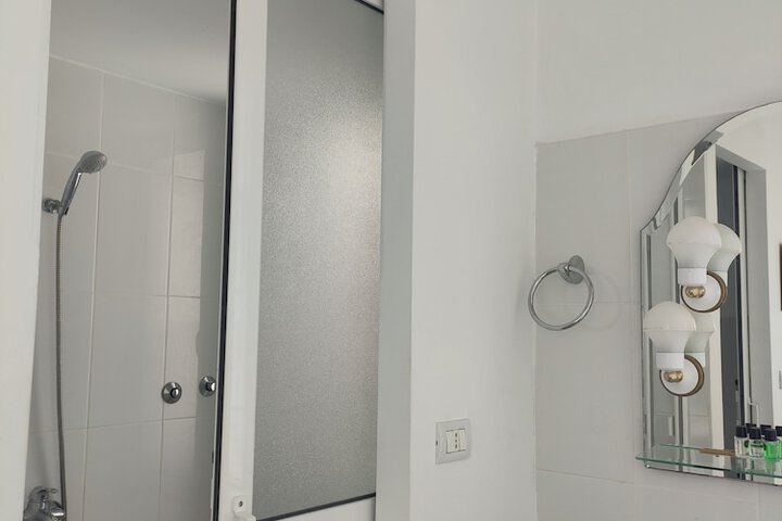 Room 143 of 177