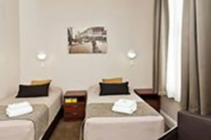 Room 4 of 40